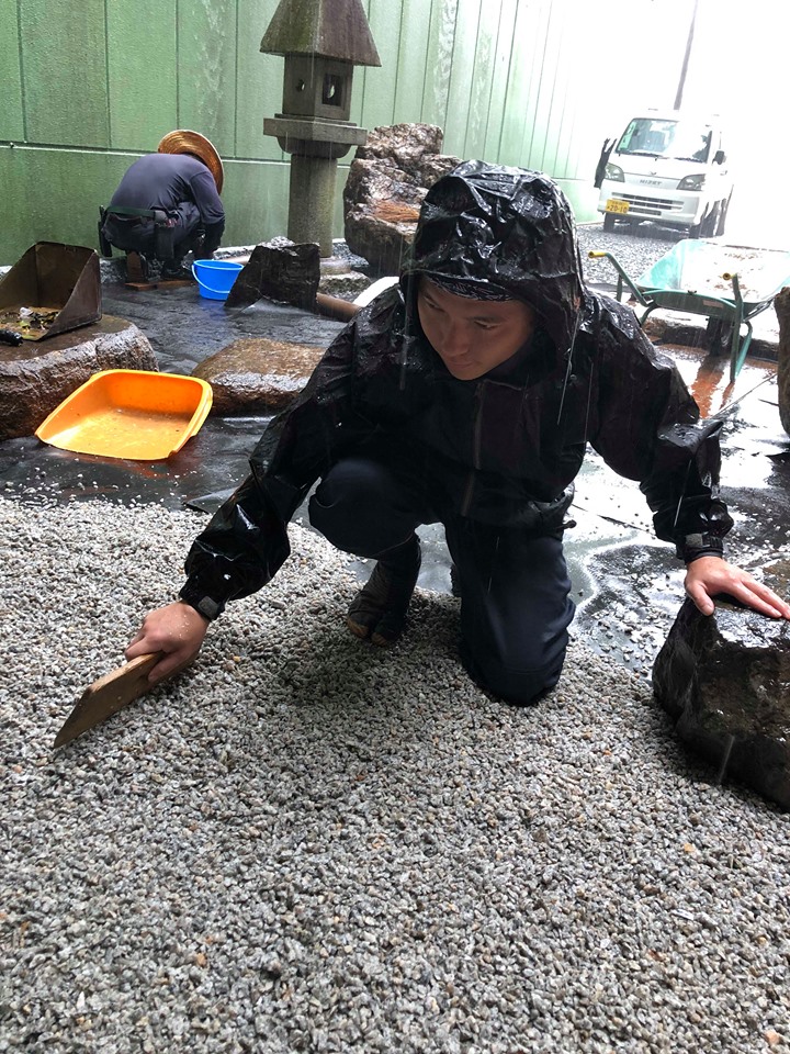 石と対話する庭造り