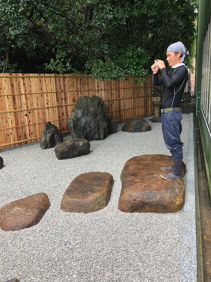 石と対話する庭造り