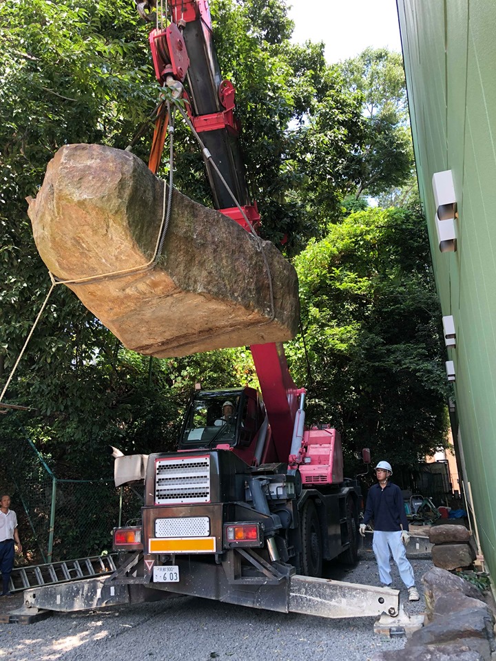 石と対話する庭造り